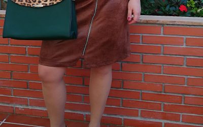 Falda Only en polipiel de alta calidad forrada